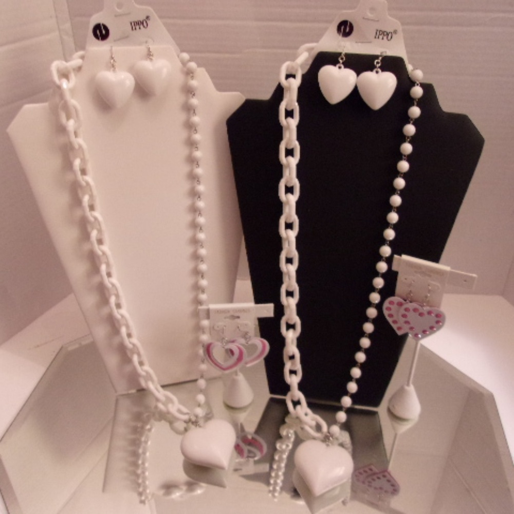 NWTS RETAIL $50 VALENTINE LOT BEAUTIFUL HEART